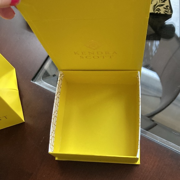 EUC Kendra Scott Rose Gold necklace w/box & bag worn 1 or 2 times - Picture 10 of 10